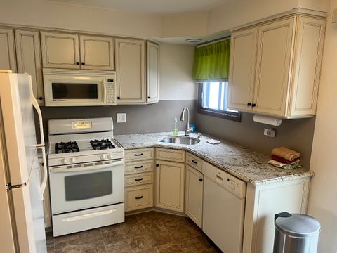 Tiny photo for 8320 Oak Leaf Drive #1302, Woodridge, IL 60517 (MLS # 12536712)