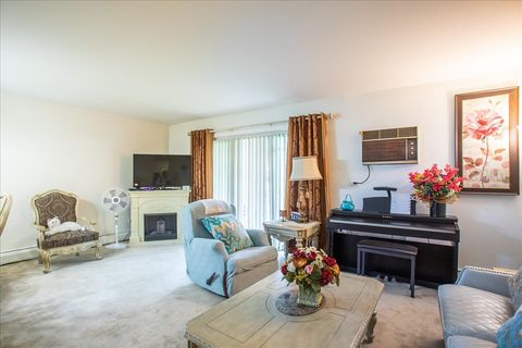 Tiny photo for 4224 SARATOGA Avenue #J105, Downers Grove, IL 60515 (MLS # 12451004)