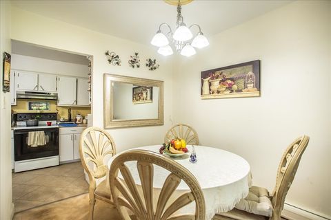 Tiny photo for 4224 SARATOGA Avenue #J105, Downers Grove, IL 60515 (MLS # 12451004)