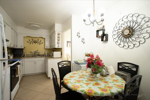 Tiny photo for 4224 SARATOGA Avenue #J105, Downers Grove, IL 60515 (MLS # 12451004)