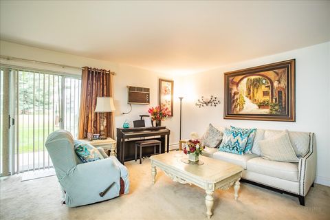 Tiny photo for 4224 SARATOGA Avenue #J105, Downers Grove, IL 60515 (MLS # 12451004)