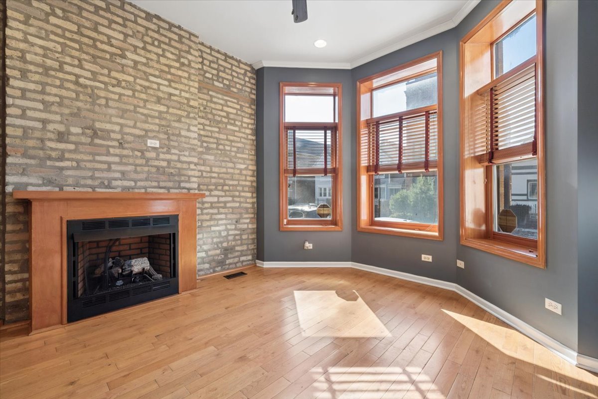 1129 N Mozart Avenue 1