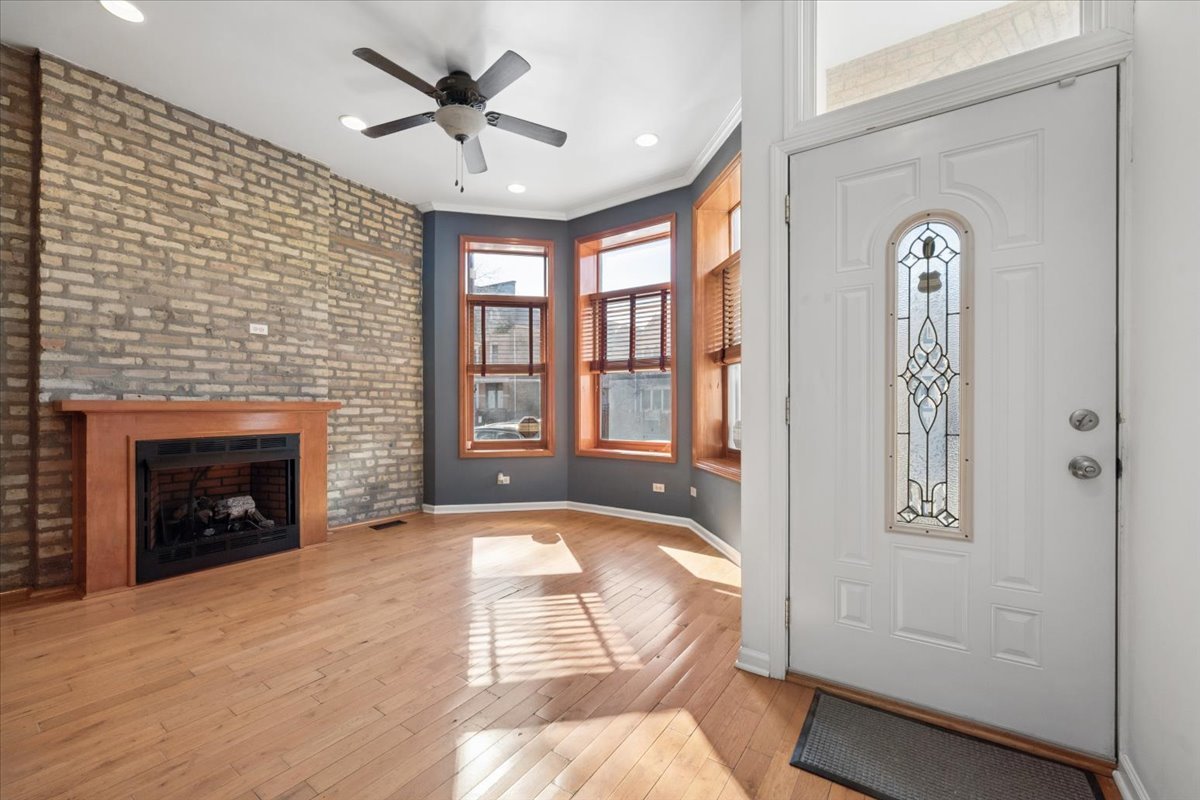 1129 N Mozart Avenue 1