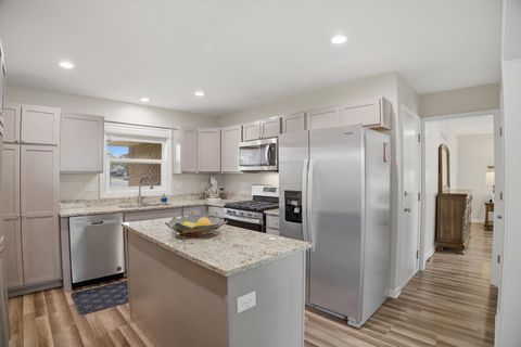 Tiny photo for 25 Devonshire Circle, Elgin, IL 60123 (MLS # 12625892)