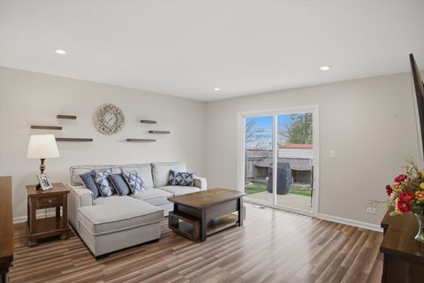 Tiny photo for 25 Devonshire Circle, Elgin, IL 60123 (MLS # 12625892)
