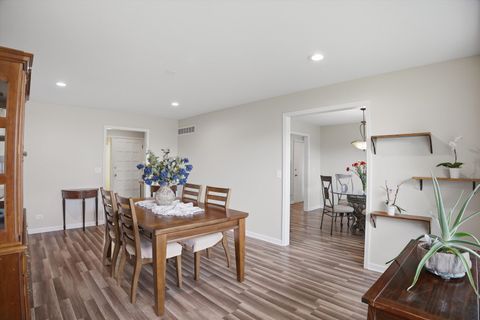 Tiny photo for 25 Devonshire Circle, Elgin, IL 60123 (MLS # 12625892)