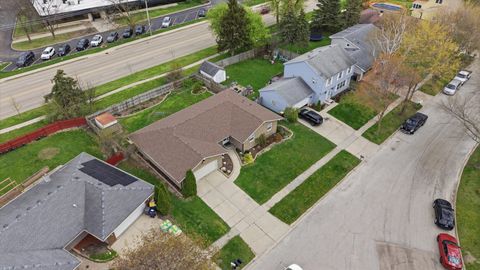 Tiny photo for 25 Devonshire Circle, Elgin, IL 60123 (MLS # 12625892)