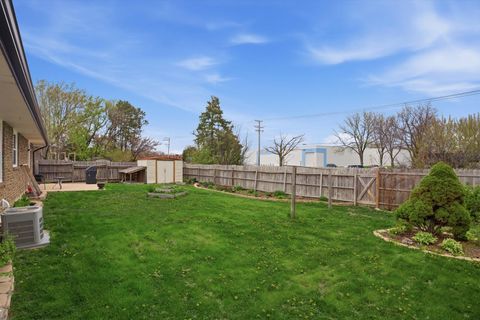 Tiny photo for 25 Devonshire Circle, Elgin, IL 60123 (MLS # 12625892)