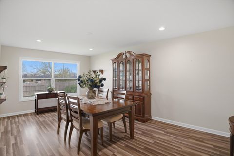 Tiny photo for 25 Devonshire Circle, Elgin, IL 60123 (MLS # 12625892)