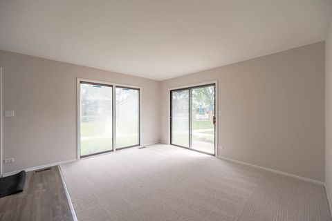 Tiny photo for 2S739 Winchester Circle #1, Warrenville, IL 60555 (MLS # 12457425)