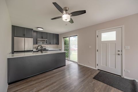 Tiny photo for 2S739 Winchester Circle #1, Warrenville, IL 60555 (MLS # 12457425)