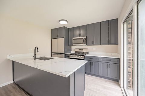 Tiny photo for 2S739 Winchester Circle #1, Warrenville, IL 60555 (MLS # 12457425)