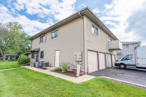 Tiny photo for 2S739 Winchester Circle #1, Warrenville, IL 60555 (MLS # 12457425)
