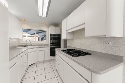 Tiny photo for 729 Burning Tree Lane, Naperville, IL 60563 (MLS # 12558830)