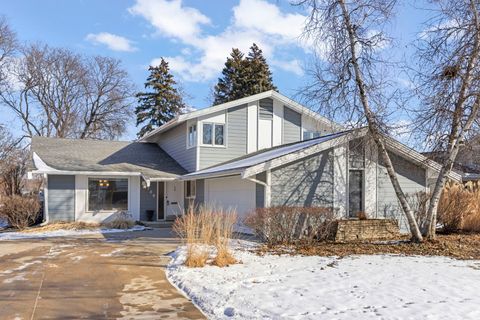 Tiny photo for 729 Burning Tree Lane, Naperville, IL 60563 (MLS # 12558830)