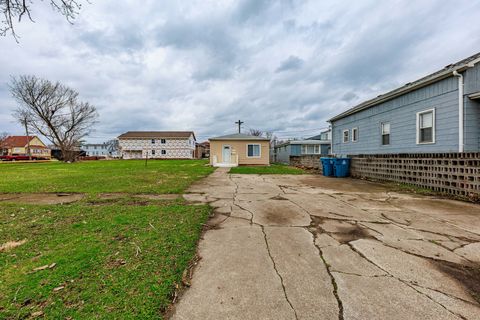 Tiny photo for 832 E 153 Street, Phoenix, IL 60426 (MLS # 12683474)