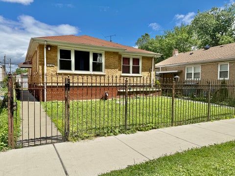 Tiny photo for 3842 W Argyle Street, Chicago, IL 60625 (MLS # 12680598)