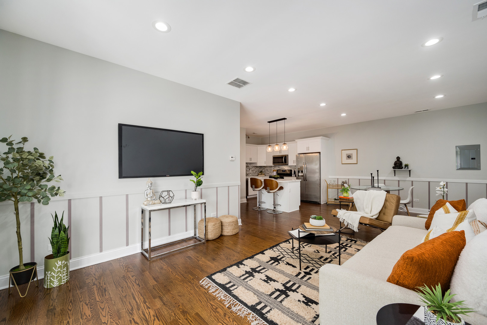 3437 S Morgan Street 2E