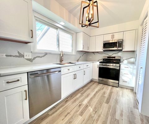 Tiny photo for 1373 Cimarron Court, Elgin, IL 60120 (MLS # 12525184)