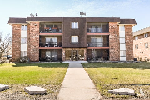 Photo of 9114 W 140th Street #201, Orland Park, IL 60462 (MLS # 12775367)