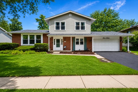 Photo of 716 Dorchester Drive, Bolingbrook, IL 60440 (MLS # 12718583)