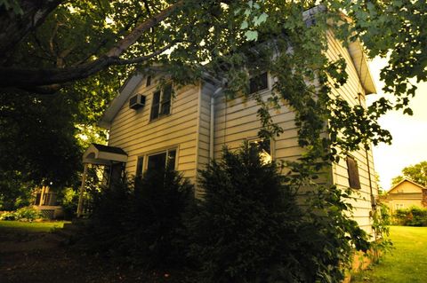 Tiny photo for 727 Chapel Street, Ottawa, IL 61350 (MLS # 12683772)