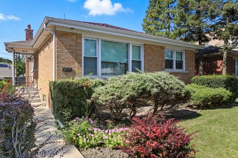 Photo of 8728 Trumbull Avenue, Skokie, IL 60076 (MLS # 12470973)