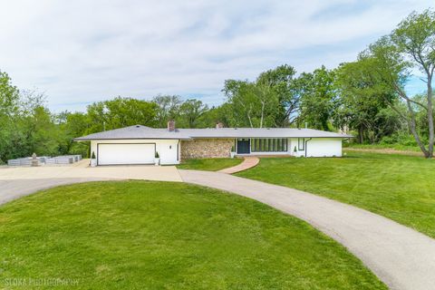 Photo of 312 Ridge Road, Barrington Hills, IL 60010 (MLS # 12626455)