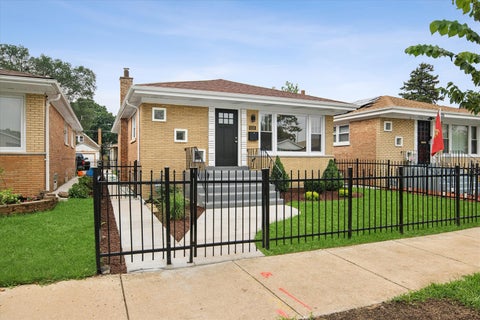 Photo of 2121 W 71st Place, Chicago, IL 60636 (MLS # 12733333)