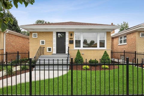 Tiny photo for 2121 W 71st Place, Chicago, IL 60636 (MLS # 12733333)