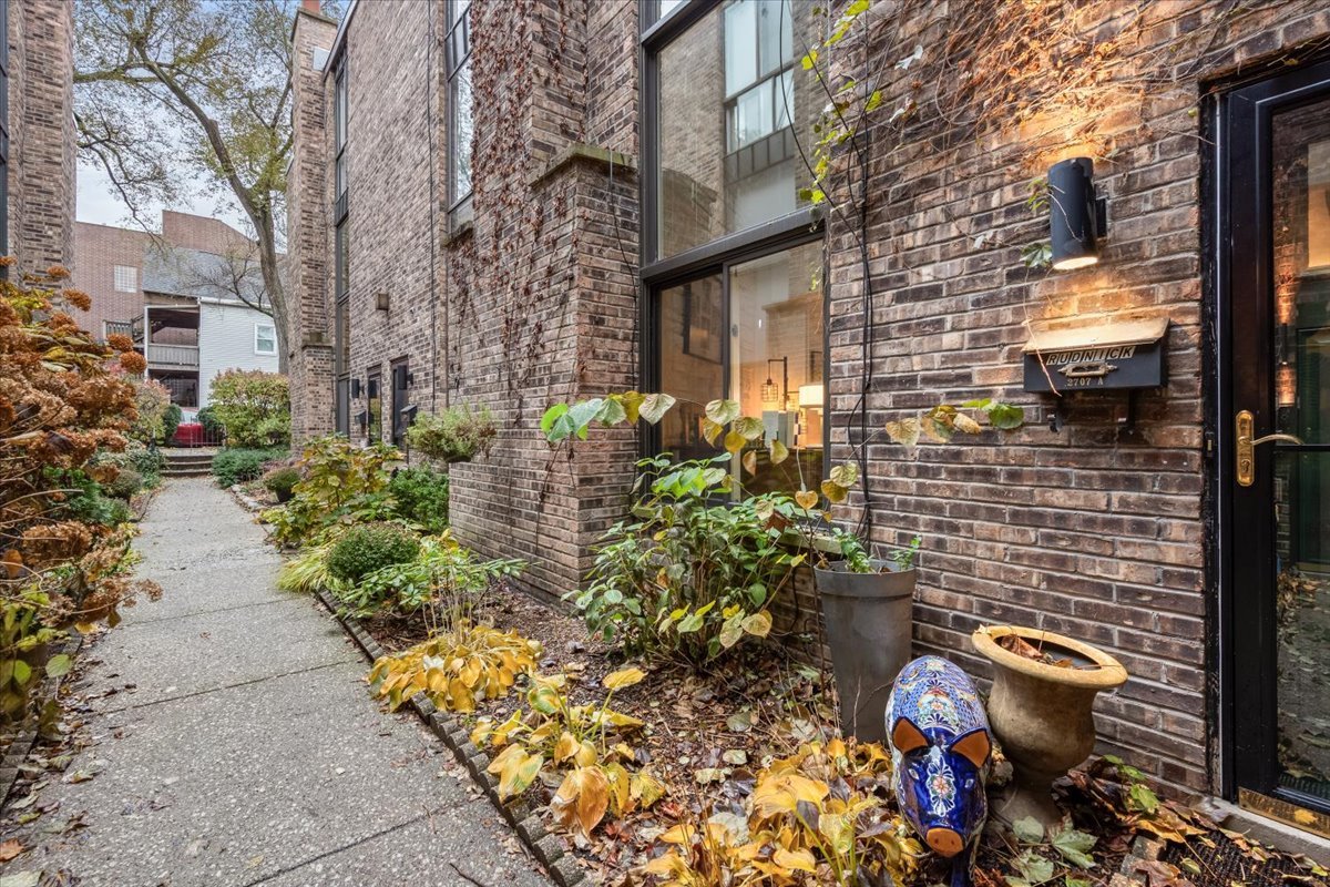 2707 N Racine Avenue A