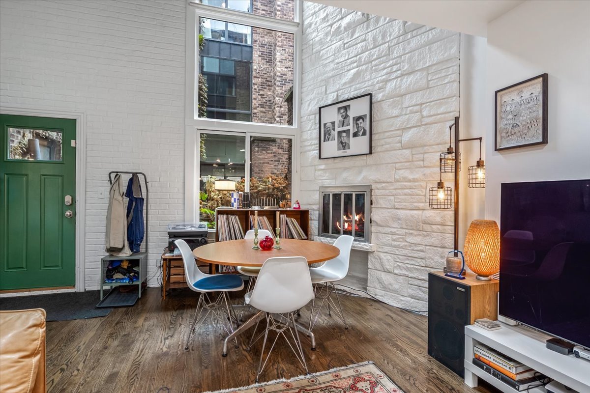 2707 N Racine Avenue A