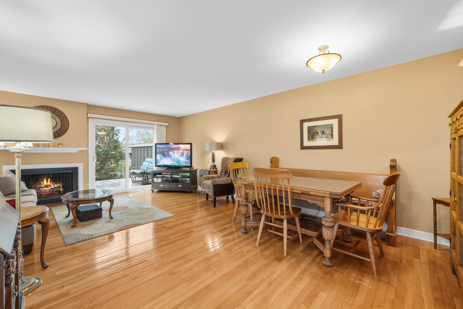 10 W Windsor Court