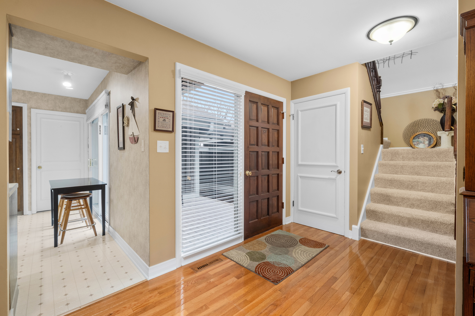 10 W Windsor Court