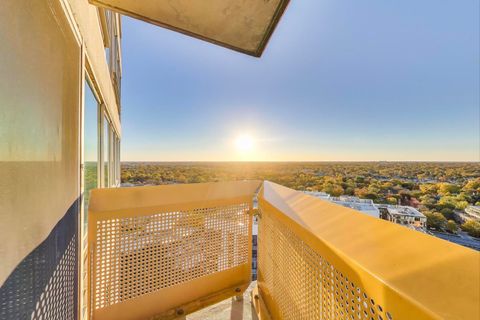 Tiny photo for 1720 Maple Avenue #2580, Evanston, IL 60201 (MLS # 12491270)