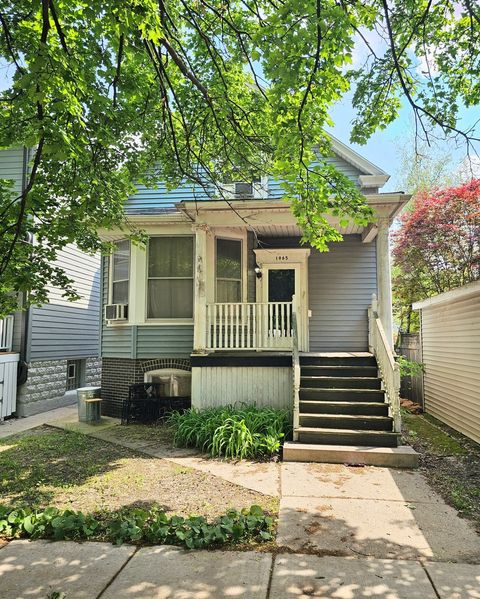 Photo of 1965 W Berwyn Avenue, Chicago, IL 60640 (MLS # 12650904)