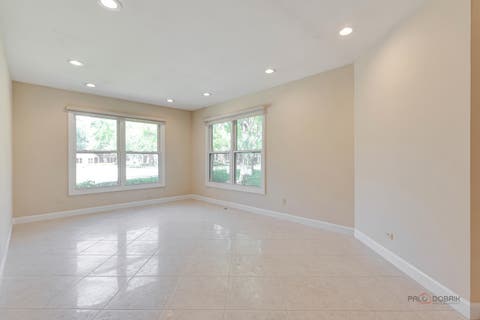 Tiny photo for 287 Willow Parkway, Buffalo Grove, IL 60089 (MLS # 12712802)