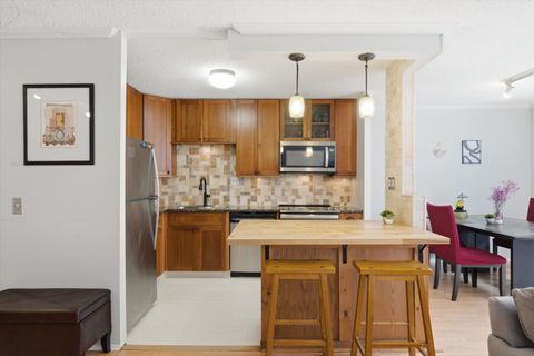 Tiny photo for 801 S Plymouth Court #203, Chicago, IL 60605 (MLS # 12618150)