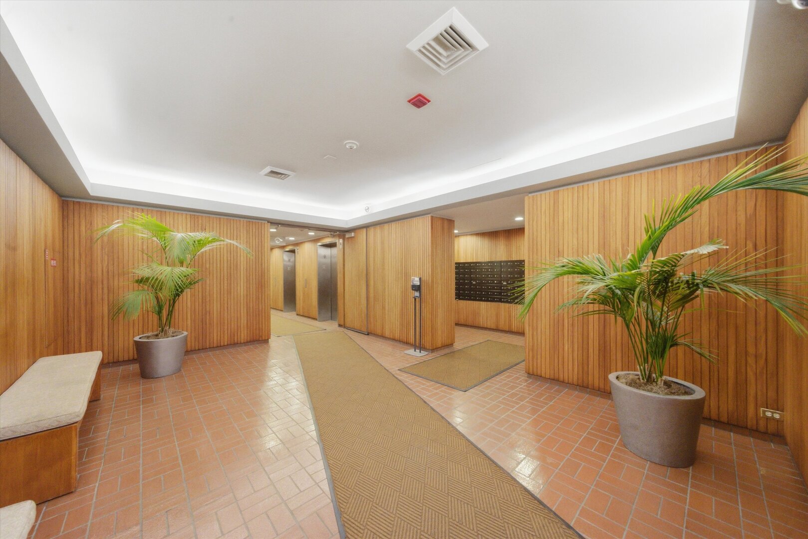 801 S Plymouth Court 203