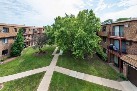 Tiny photo for 493 McHENRY Road #3B, Wheeling, IL 60090 (MLS # 12460270)