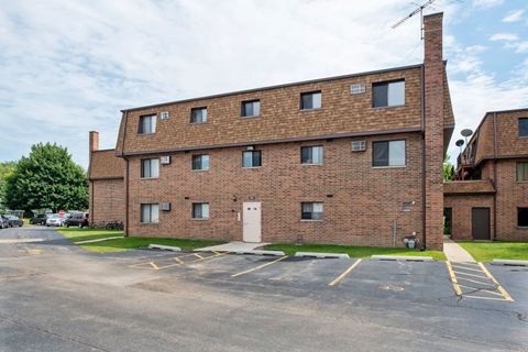 Photo of 493 McHENRY Road #3B, Wheeling, IL 60090 (MLS # 12460270)