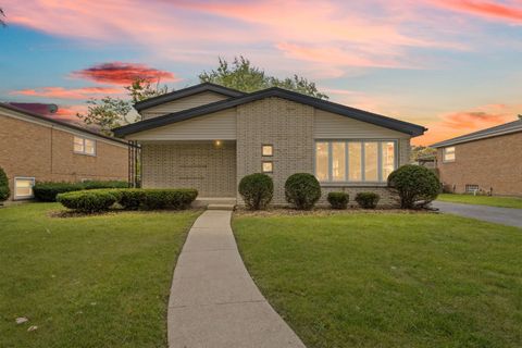 Tiny photo for 17700 70th Court, Tinley Park, IL 60477 (MLS # 12490156)
