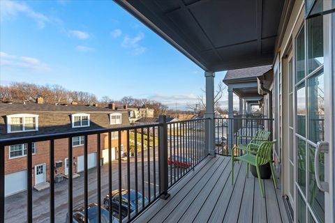 Tiny photo for 319 S Glendale Avenue #303, Barrington, IL 60010 (MLS # 12542665)