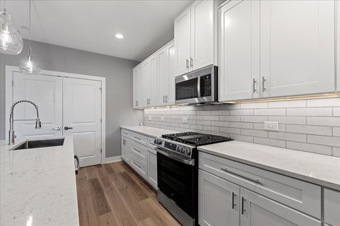 Tiny photo for 319 S Glendale Avenue #303, Barrington, IL 60010 (MLS # 12542665)