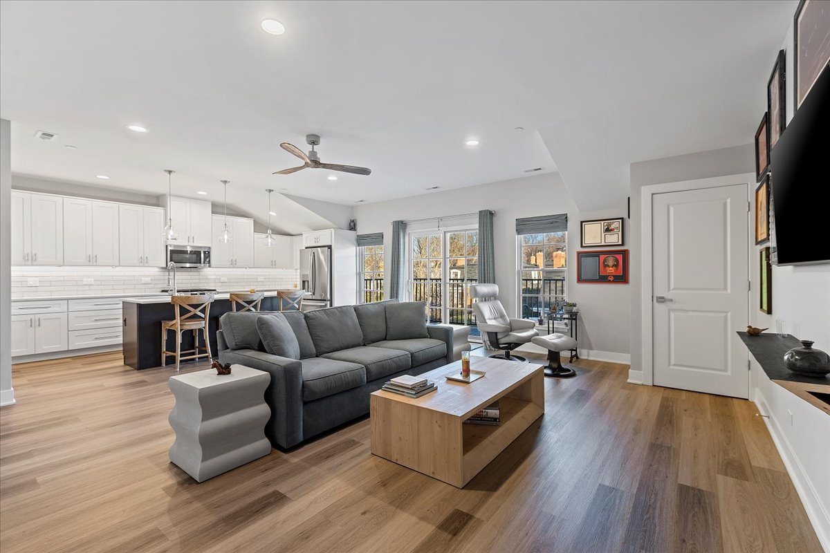 319 S Glendale Avenue 303