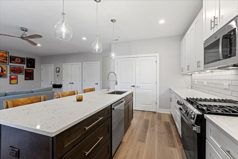 Tiny photo for 319 S Glendale Avenue #303, Barrington, IL 60010 (MLS # 12542665)