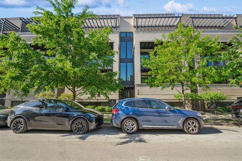 1350 W WALTON Street 1W Chicago IL 60642