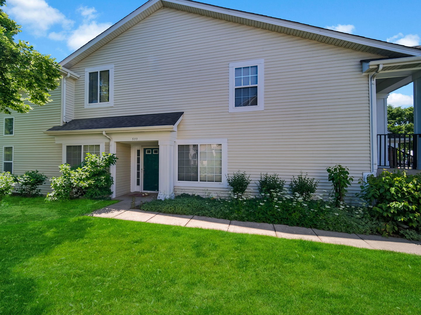 979 Huntington Drive 979