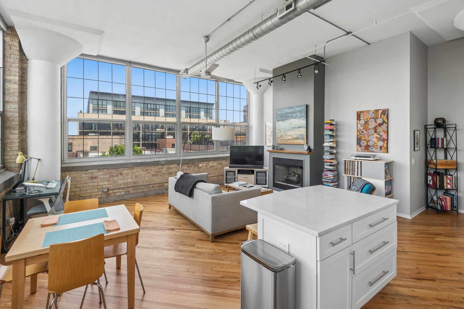 1801 W Larchmont Avenue 404