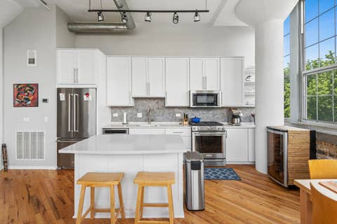 Tiny photo for 1801 W Larchmont Avenue #404, Chicago, IL 60613 (MLS # 12652499)